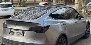 Taxi Tesla model Y 4